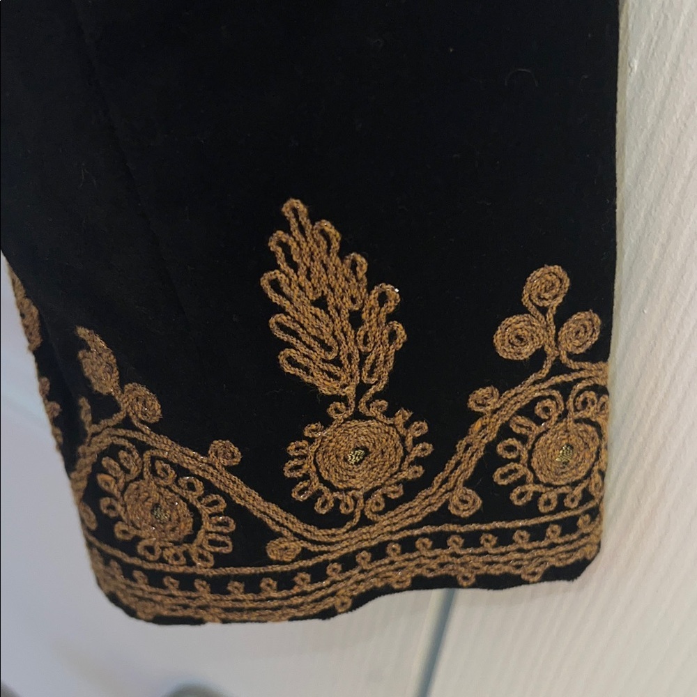 H&M Elegant Black Velvet Blazer with metallic Embroidery - Picture 4 of 6